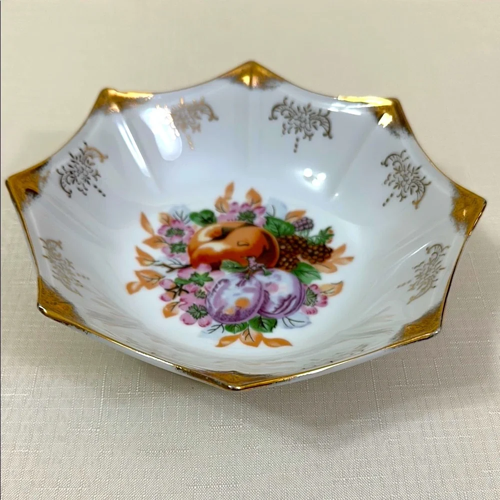 Trimont Ware Elegant White and Gold Octagonal Vintage Bowl Fruit Design - Picture 2 of 7